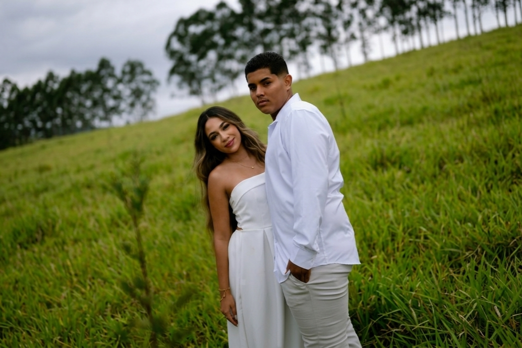 Pedro e Ana no campo